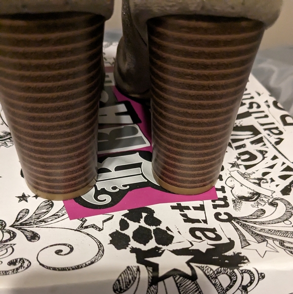 Brash faux suede peep toe  block heel ankle booties with side cutouts Taupe 5 - Picture 7 of 10